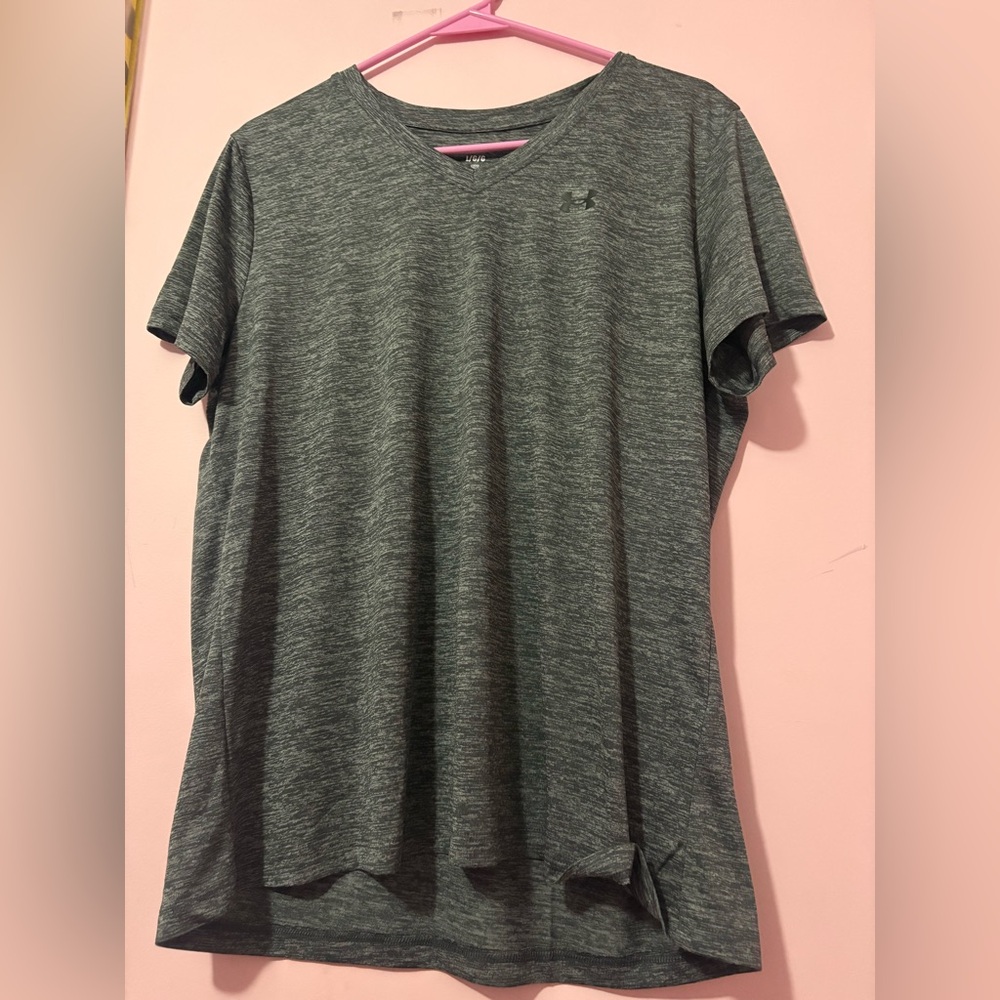 ⭐️Under Armour Heathered Gray V-Neck Performance Tee